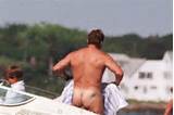 Arnold Schwarzenegger nu sur son bateau (photos)