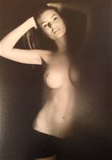 Emily Ratajkowski Is A Naked Goddess