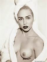 Miley Cyrus nude tit | CelebrityMixer.com celebritymixer.com