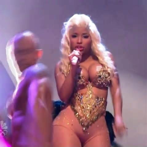 Nicki Minaj Shows Her Awesome Bodacious Booty Bouncin Big Titted Body