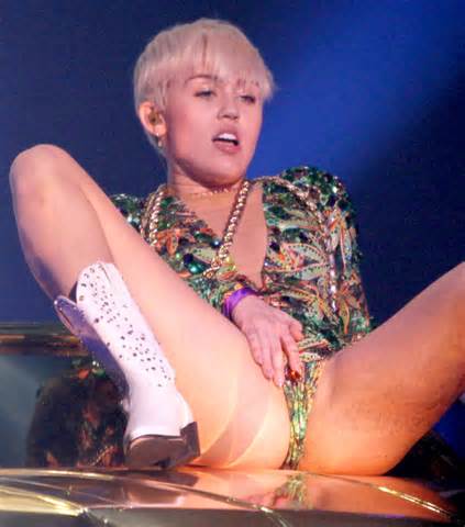 miley-cyrus-masturbating-bangerz-pictures (2999)