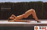 Joanna Krupa seins nus et en string pour Maxim